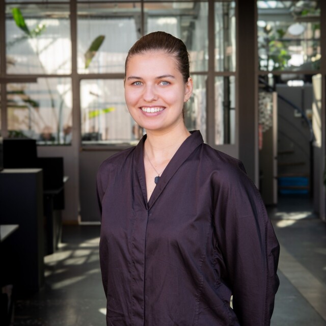 Barbora   square   L